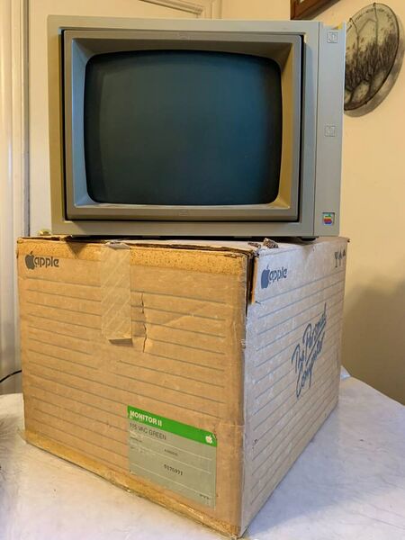 File:Apple Monitor II front.jpg
