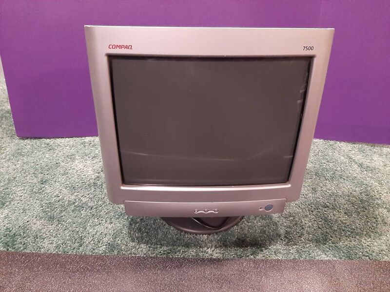 File:Compaq 7500 front.jpg