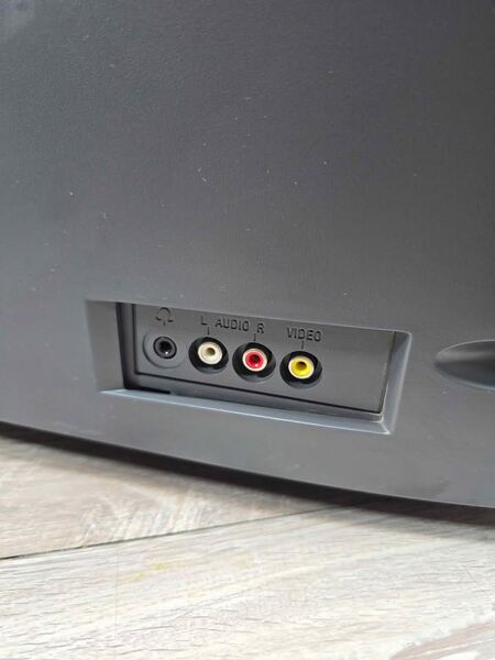 File:RCA 24F650T front inputs.jpg
