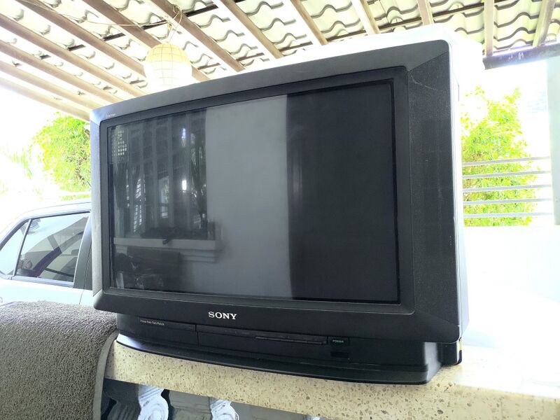 File:Sony KV-W28MH2 front.jpg