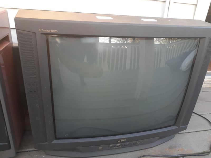 File:JVC AV-27D200 front.png