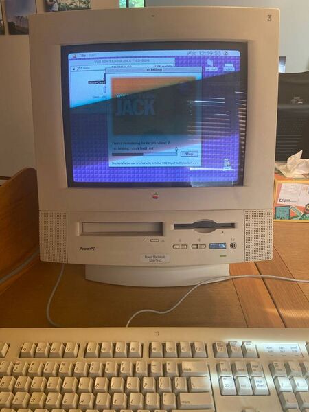 File:Apple Macintosh 5200-75 LC front.jpg