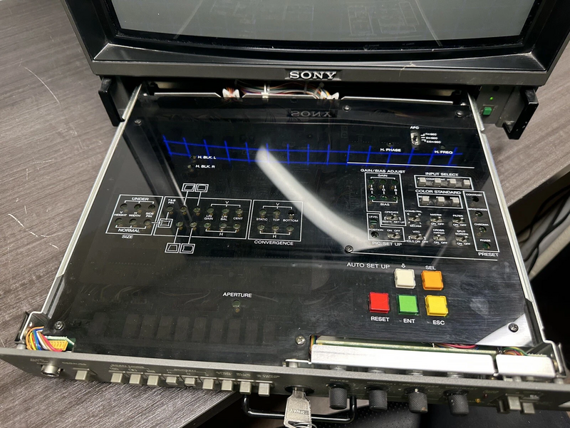 File:Sony BVM-1915 -3.webp