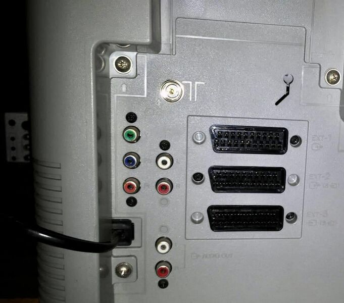 File:JVC HV-32P37SUE 04.jpg