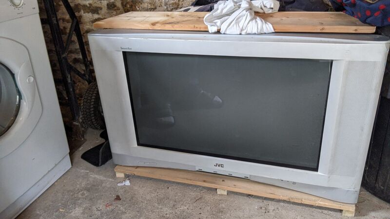 File:JVC HV-32P37SJE 02.jpg