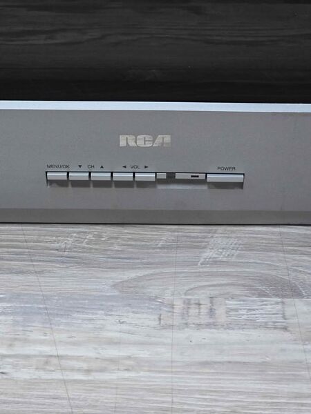 File:RCA 24F650T front controls.jpg