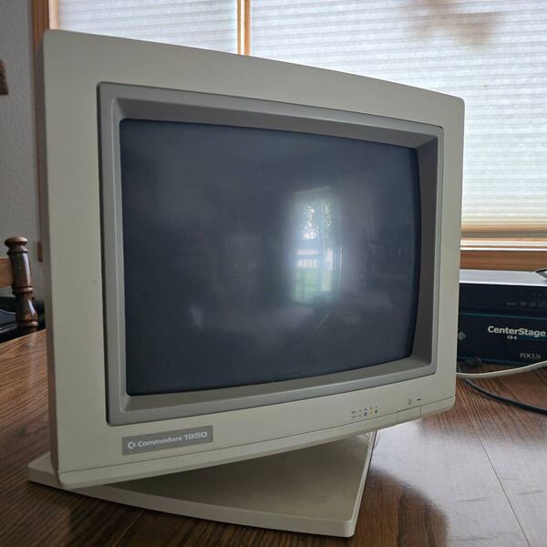 File:Commodore 1950-B front.jpg